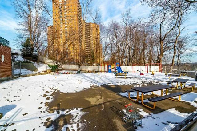 $144,000 | 5635 Netherland Avenue, Unit 4E | North Riverdale