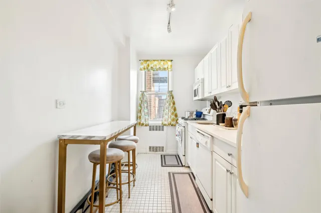 $144,000 | 5635 Netherland Avenue, Unit 4E | North Riverdale