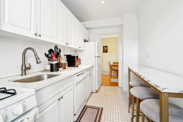 $144,000 | 5635 Netherland Avenue, Unit 4E | North Riverdale