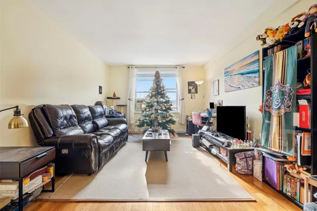 $144,000 | 5635 Netherland Avenue, Unit 4E | North Riverdale