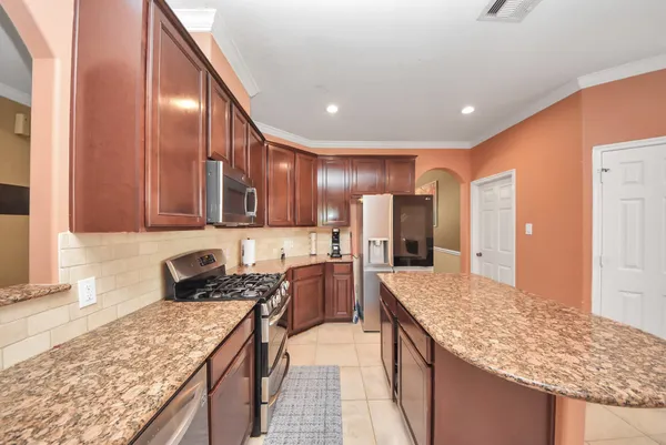 $3,600 | 12912 Southern Manor Drive, Pearland, TX 77584