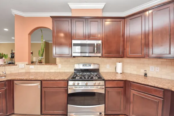 $3,600 | 12912 Southern Manor Drive, Pearland, TX 77584