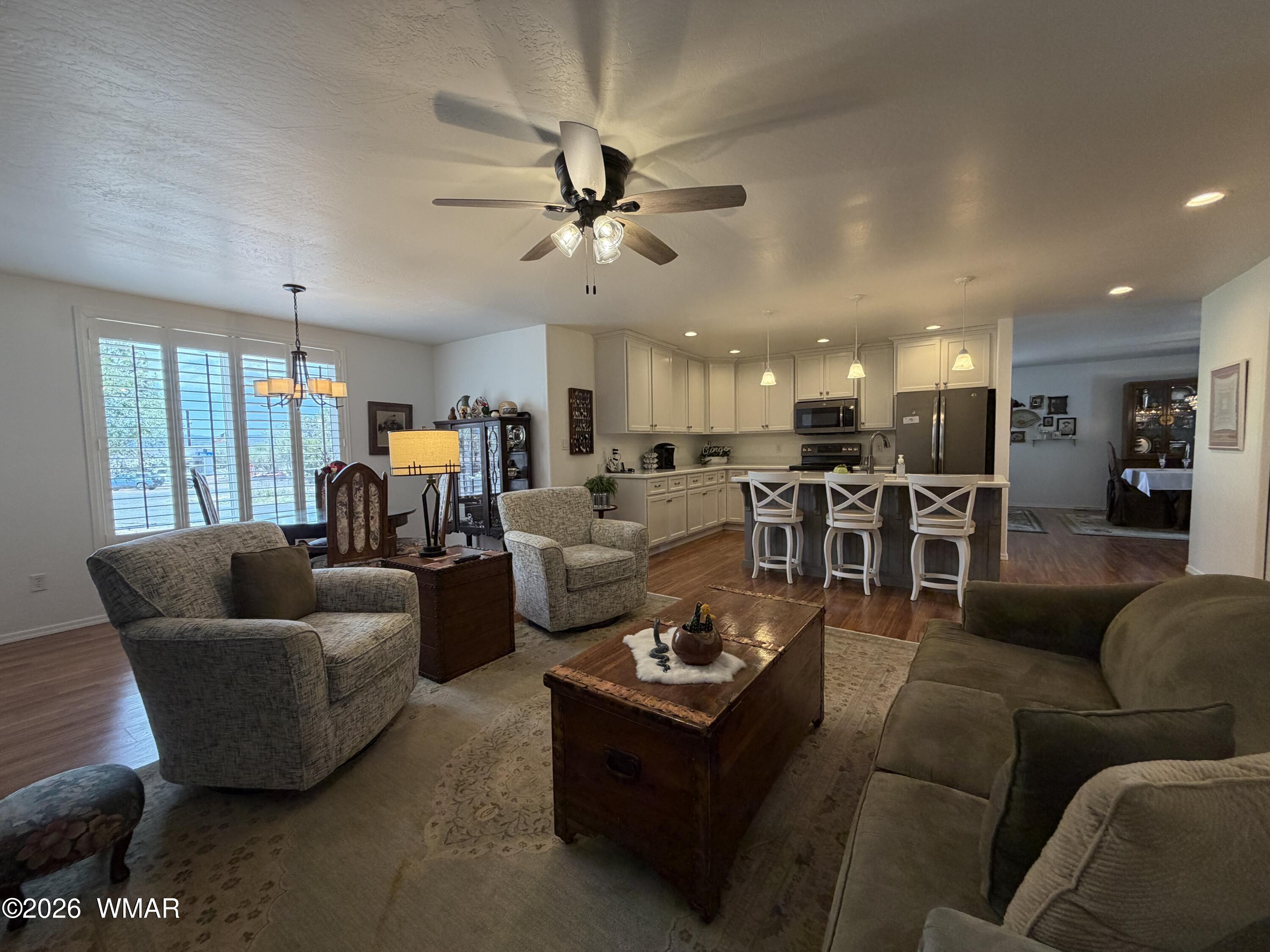 232 South Hopi Street Springerville, AZ 85938 - Photo 21 of 37 Living Room