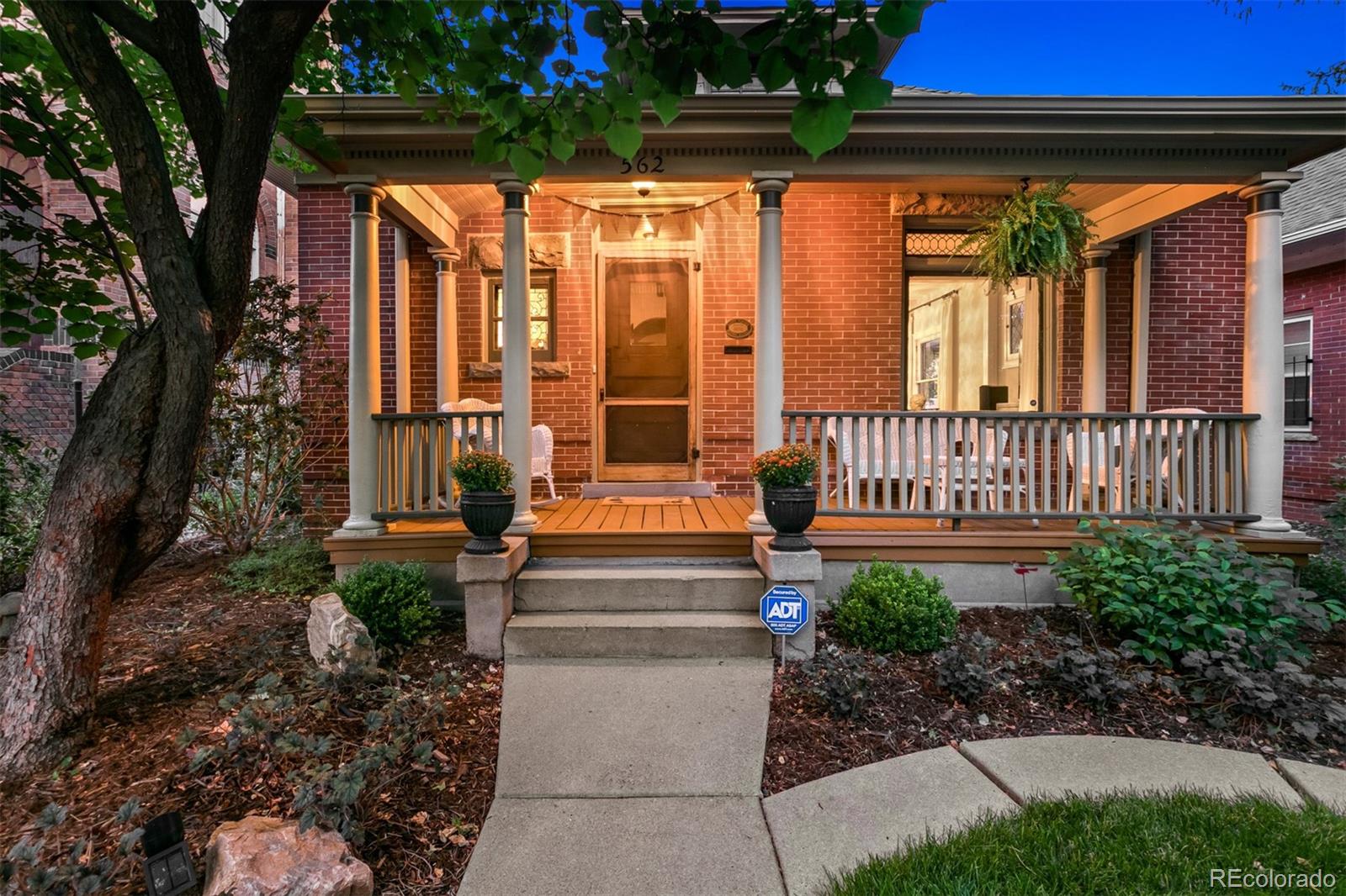 Swoon-worthy Alamo Placita 1896 Victorian Cottage 