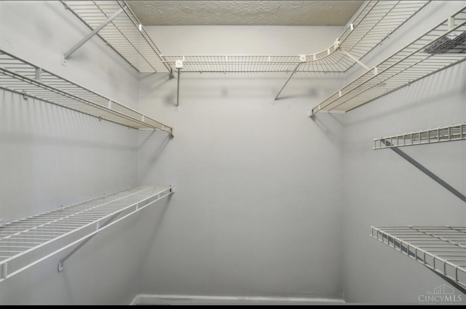 7370 Ridgepoint Drive, Unit 6 Cincinnati, OH 45230 - Photo 14 of 31