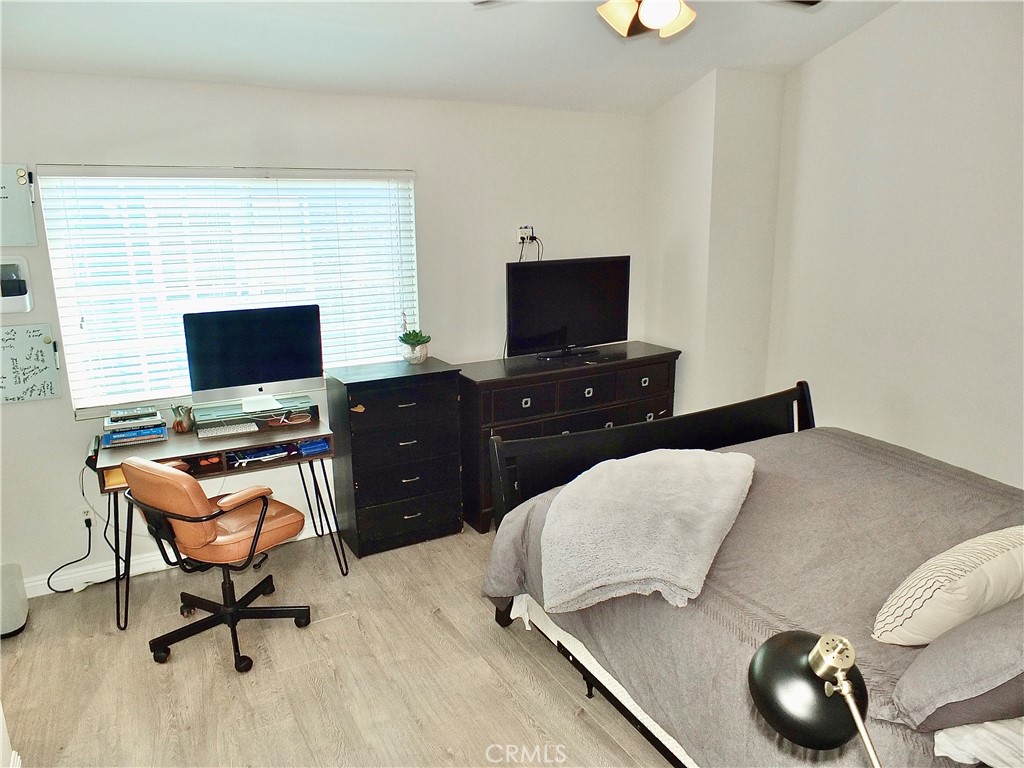 117 West Spring Street, Unit E Long Beach, CA 90806 - Photo 20 of 44 a bedroom with a bed and a flat screen tv