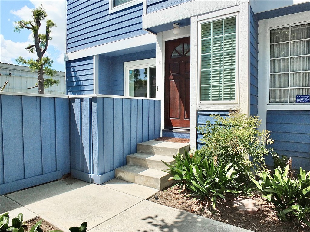 117 West Spring Street, Unit E Long Beach, CA 90806 - Photo 38 of 44 a house with a wooden fence