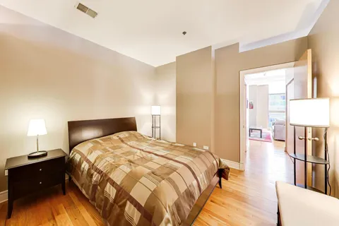 $450,000 | 212 West Washington Street, Unit 1505, Chicago, IL 60606