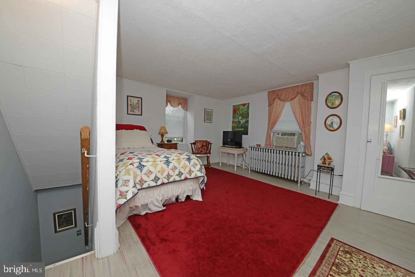 303 Ryers Avenue Cheltenham, PA 19012 - Photo 27 of 37 3rd Floor Bedroom