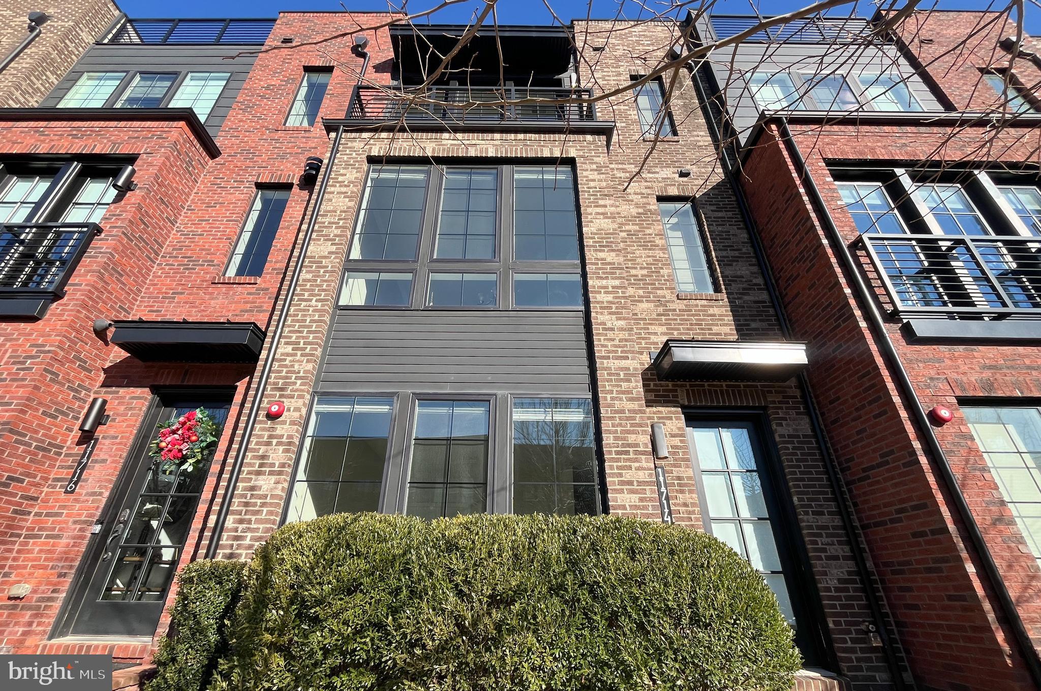 11714 Paysons Way Reston, VA 20191 - Photo 3 of 33