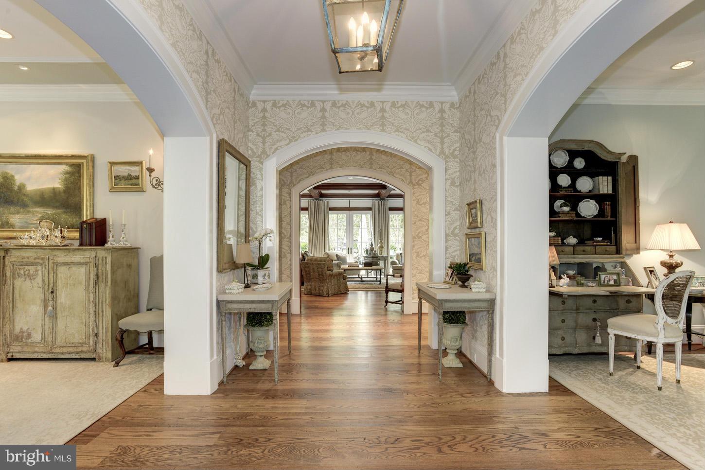 9305 Kendale Road Potomac, MD 20854 - Photo 4 of 30 Foyer