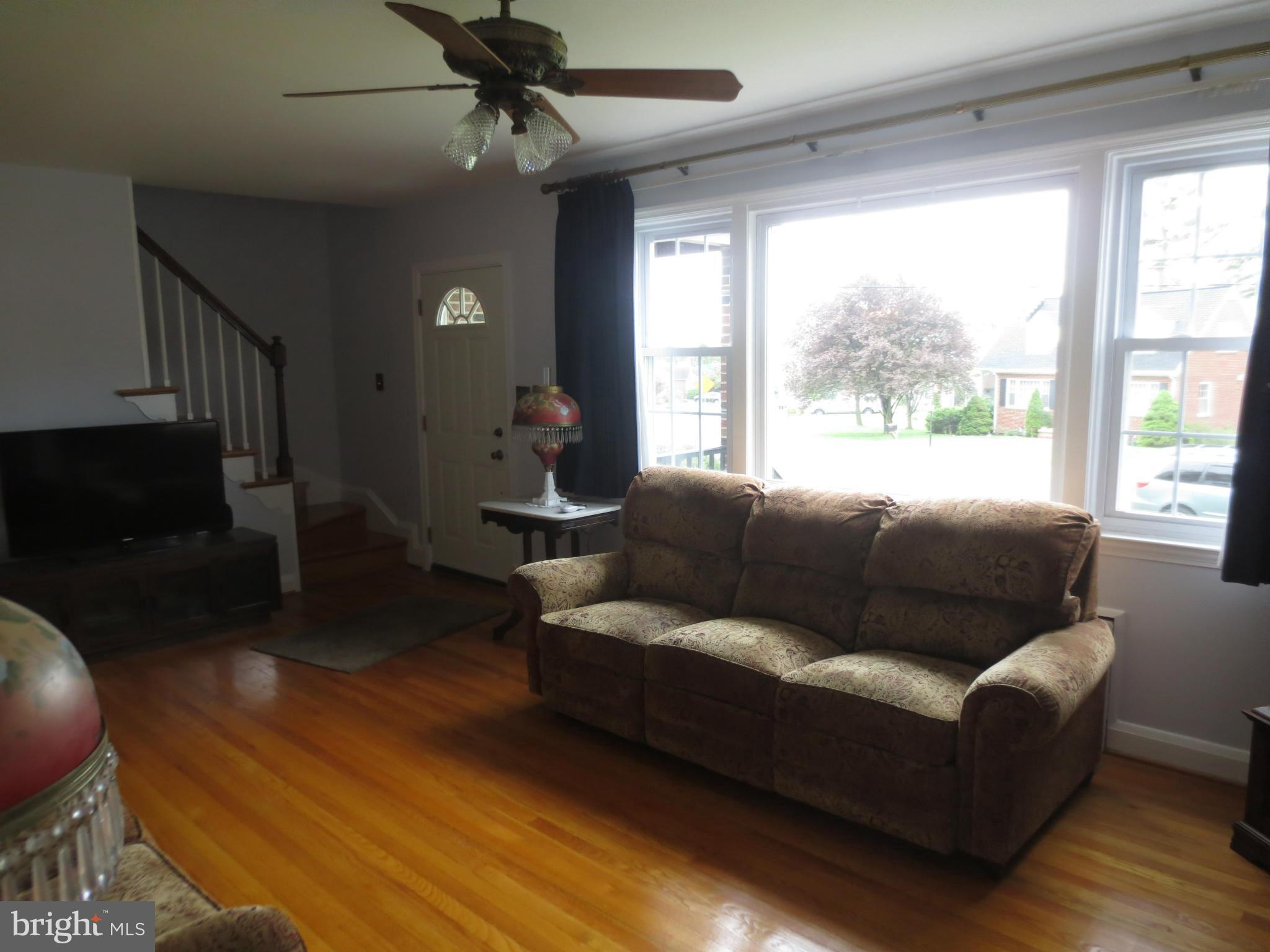 4218 Darnall Road Baltimore, MD 21236 - Photo 8 of 29 Living Room
