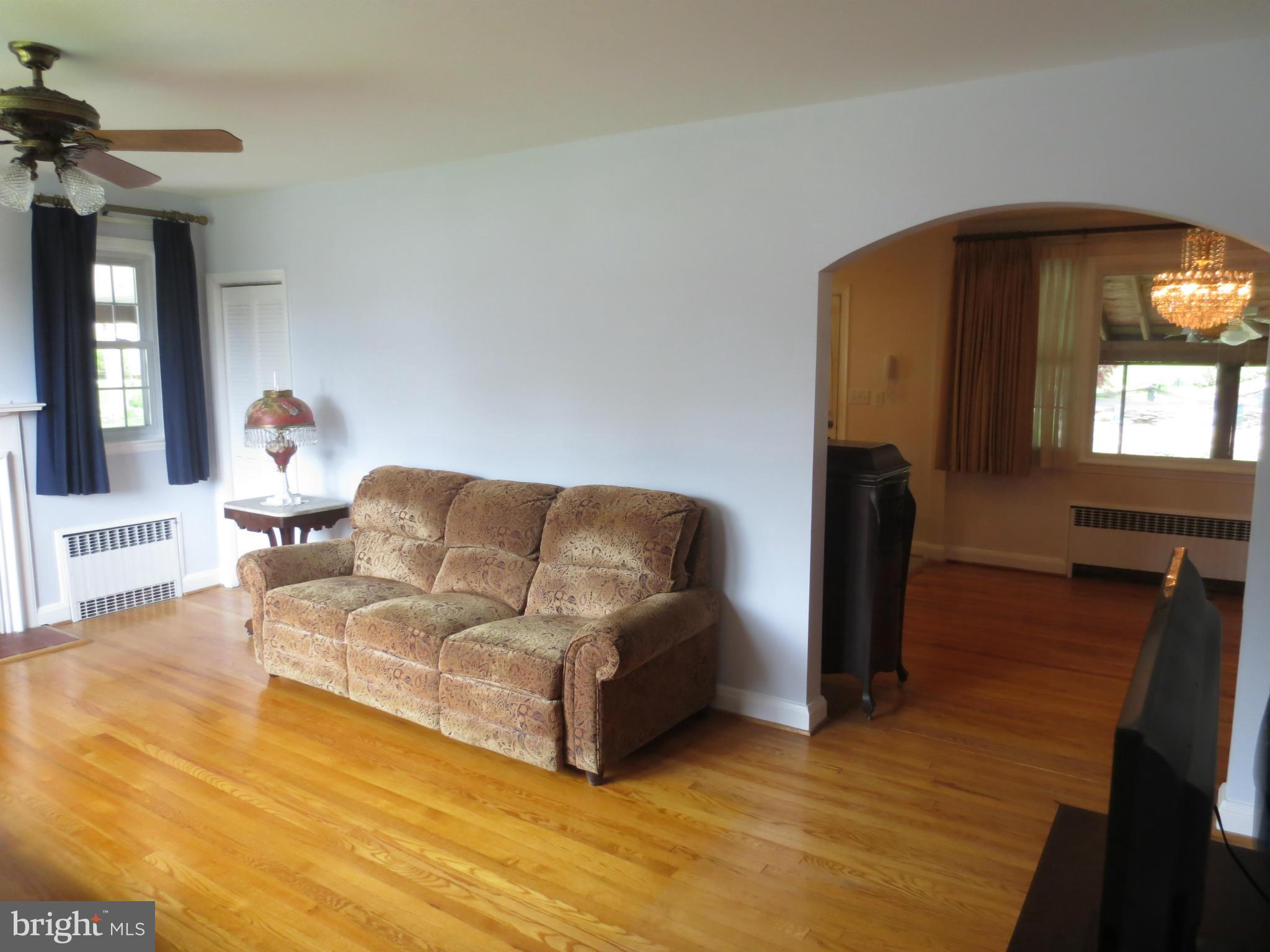 4218 Darnall Road Baltimore, MD 21236 - Photo 9 of 29 Living Room