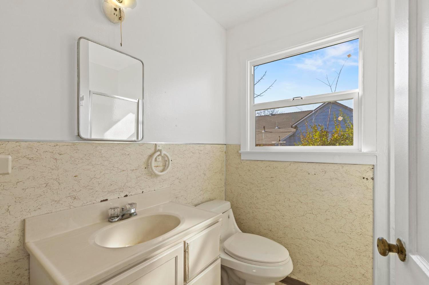 263 Olive Street Maxwell, CA 95955 - Photo 13 of 21 Bathroom.