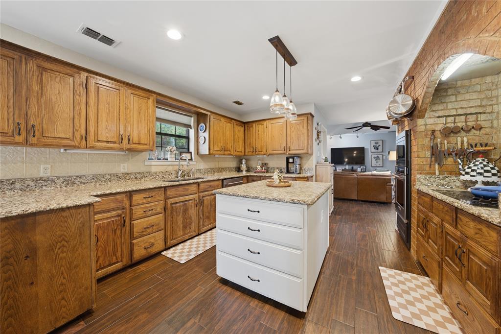 603 Country Club Circle Athens, TX 75751 - Photo 8 of 34