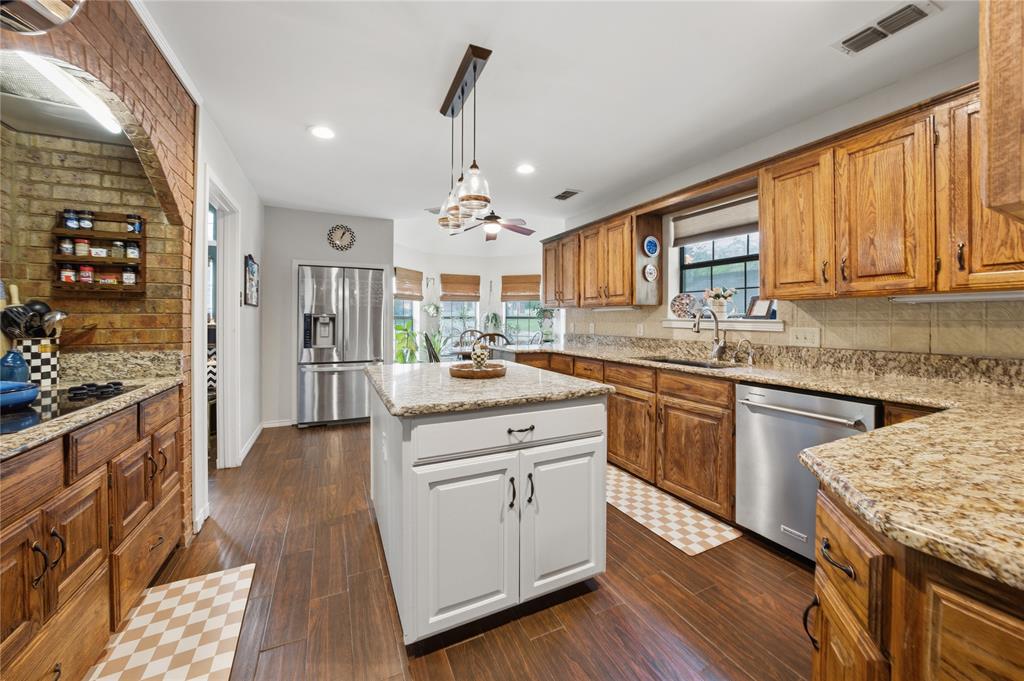 603 Country Club Circle Athens, TX 75751 - Photo 9 of 34