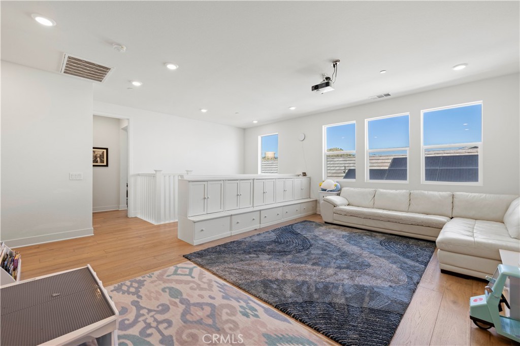 28346 Old Spgs Road Castaic, CA 91384 - Photo 32 of 69 a living room with furniture and a rug