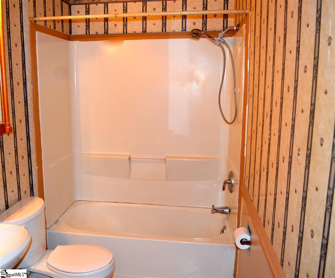 110 Yown Road Greenville, SC 29611 - Photo 5 of 13 Gallery Image 5