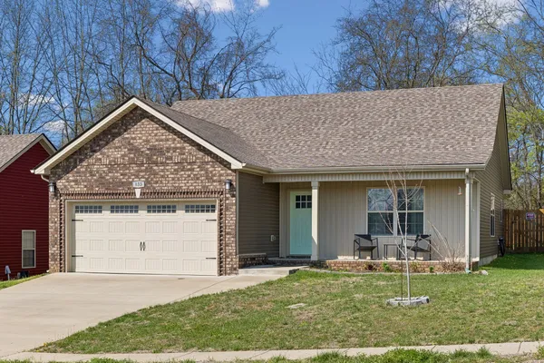 $2,100 | 833 Lutz Lane, Clarksville, TN 37042