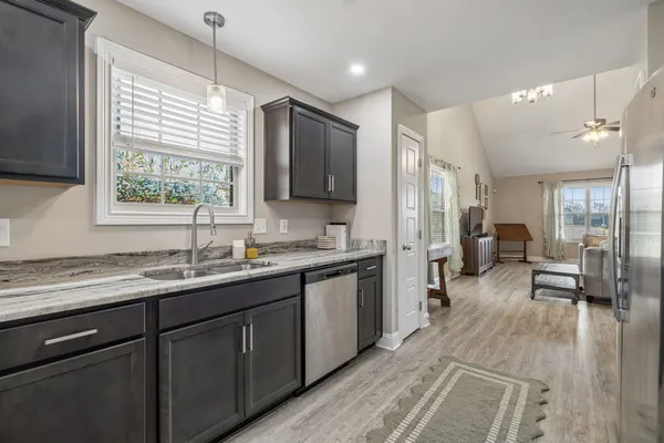 $2,100 | 833 Lutz Lane, Clarksville, TN 37042