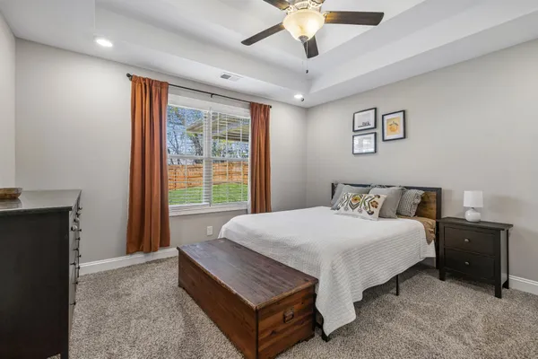 $2,100 | 833 Lutz Lane, Clarksville, TN 37042