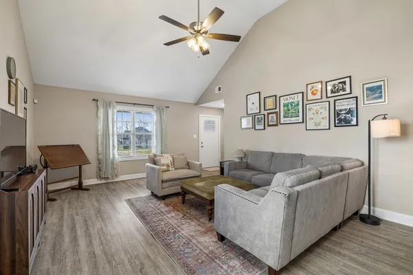 $2,100 | 833 Lutz Lane, Clarksville, TN 37042