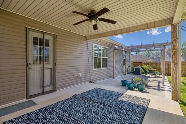 $2,100 | 833 Lutz Lane, Clarksville, TN 37042