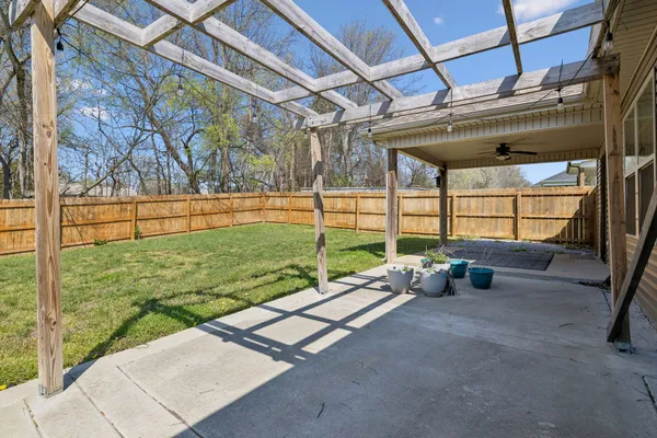 $2,100 | 833 Lutz Lane, Clarksville, TN 37042