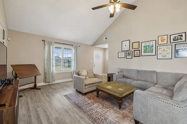 $2,100 | 833 Lutz Lane, Clarksville, TN 37042