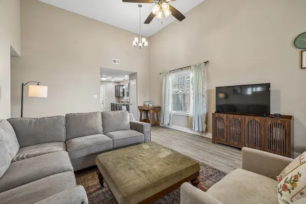 $2,100 | 833 Lutz Lane, Clarksville, TN 37042