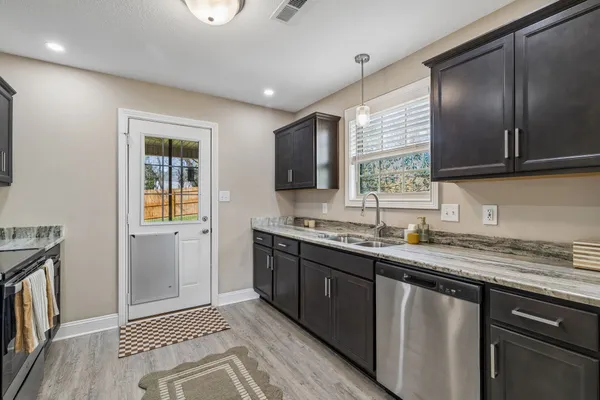 $2,100 | 833 Lutz Lane, Clarksville, TN 37042