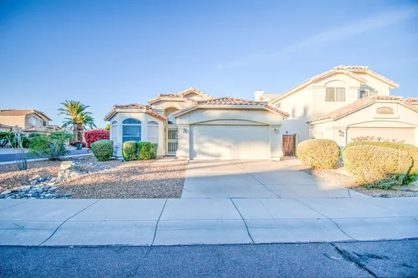 $2,450 | 3216 East Muirwood Drive, Phoenix, AZ 85048