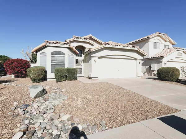 $2,450 | 3216 East Muirwood Drive, Phoenix, AZ 85048