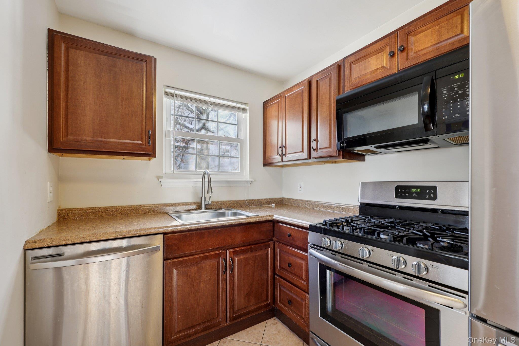 14 Lexington Hills Road, Unit 3 Harriman, NY 10926 - Photo 13 of 30 a kitchen with stainless steel appliances a stove microwave and sink