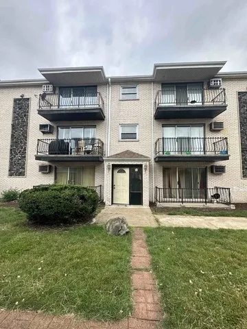 $1,390 | 1685 Harbor Avenue, Unit 2S, Calumet City, IL 60409