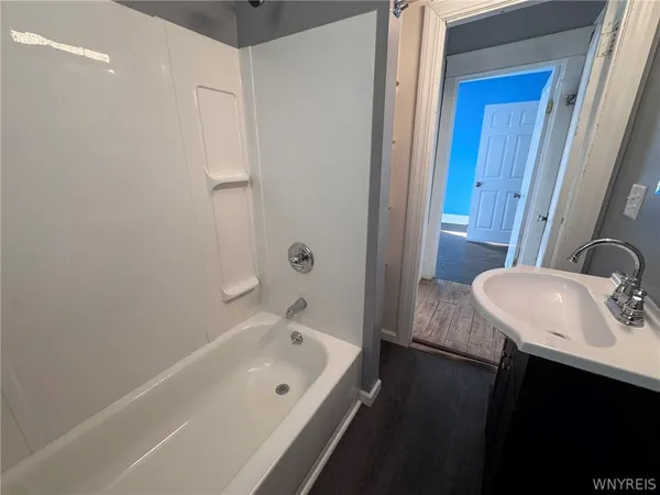 $1,300 | 55 Parkwood Avenue, Tonawanda, NY 14217