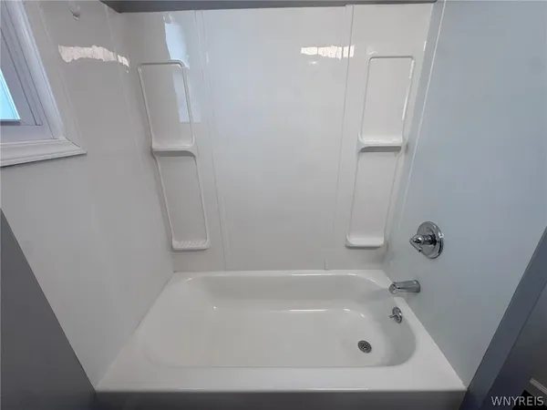 $1,300 | 55 Parkwood Avenue, Tonawanda, NY 14217