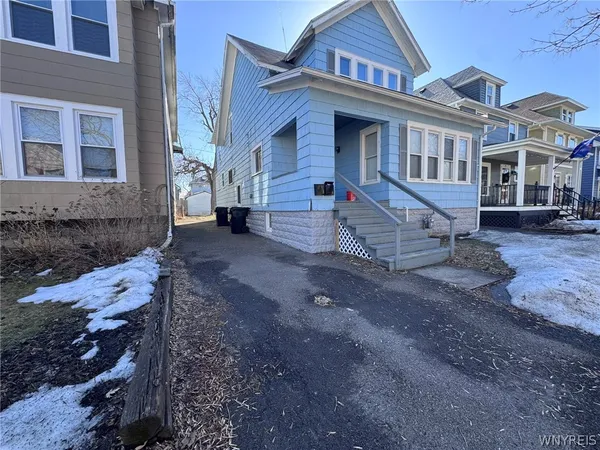 $1,300 | 55 Parkwood Avenue, Tonawanda, NY 14217