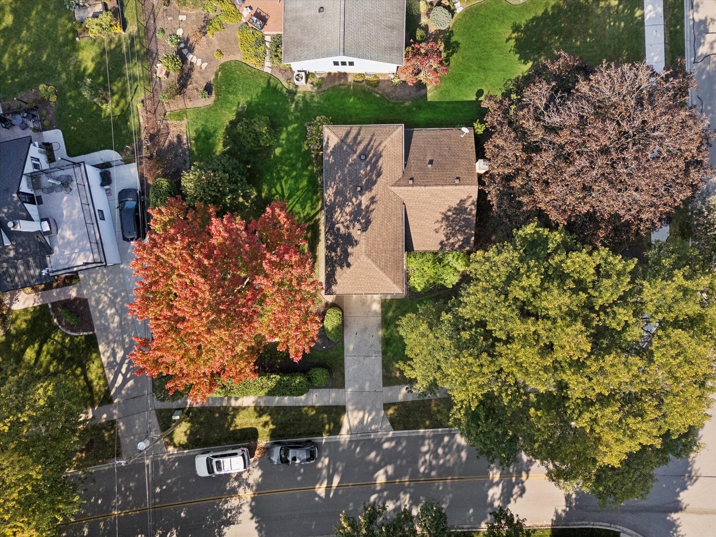 465 East Hillside Road Naperville, IL 60540 - Photo 17 of 23 an aerial view of multiple house