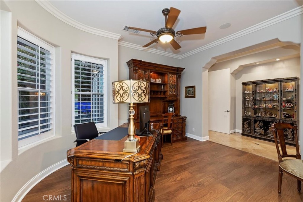 20 Vista Encantada Rancho Mirage, CA 92270 - Photo 33 of 75 a living room with furniture