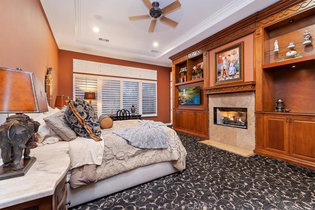 20 Vista Encantada Rancho Mirage, CA 92270 - Photo 43 of 75 a bed room with a bed and dresser