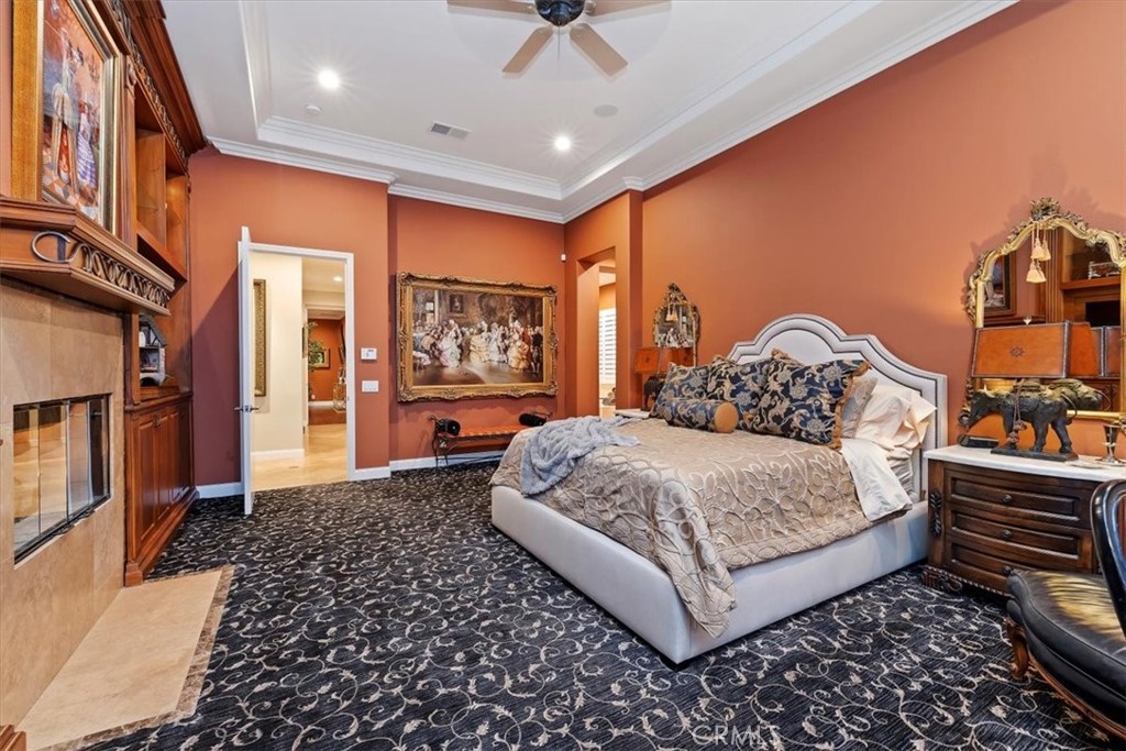 20 Vista Encantada Rancho Mirage, CA 92270 - Photo 44 of 75 a bedroom with a large bed and a window