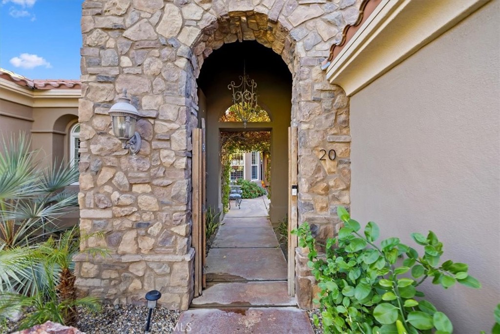 20 Vista Encantada Rancho Mirage, CA 92270 - Photo 7 of 75