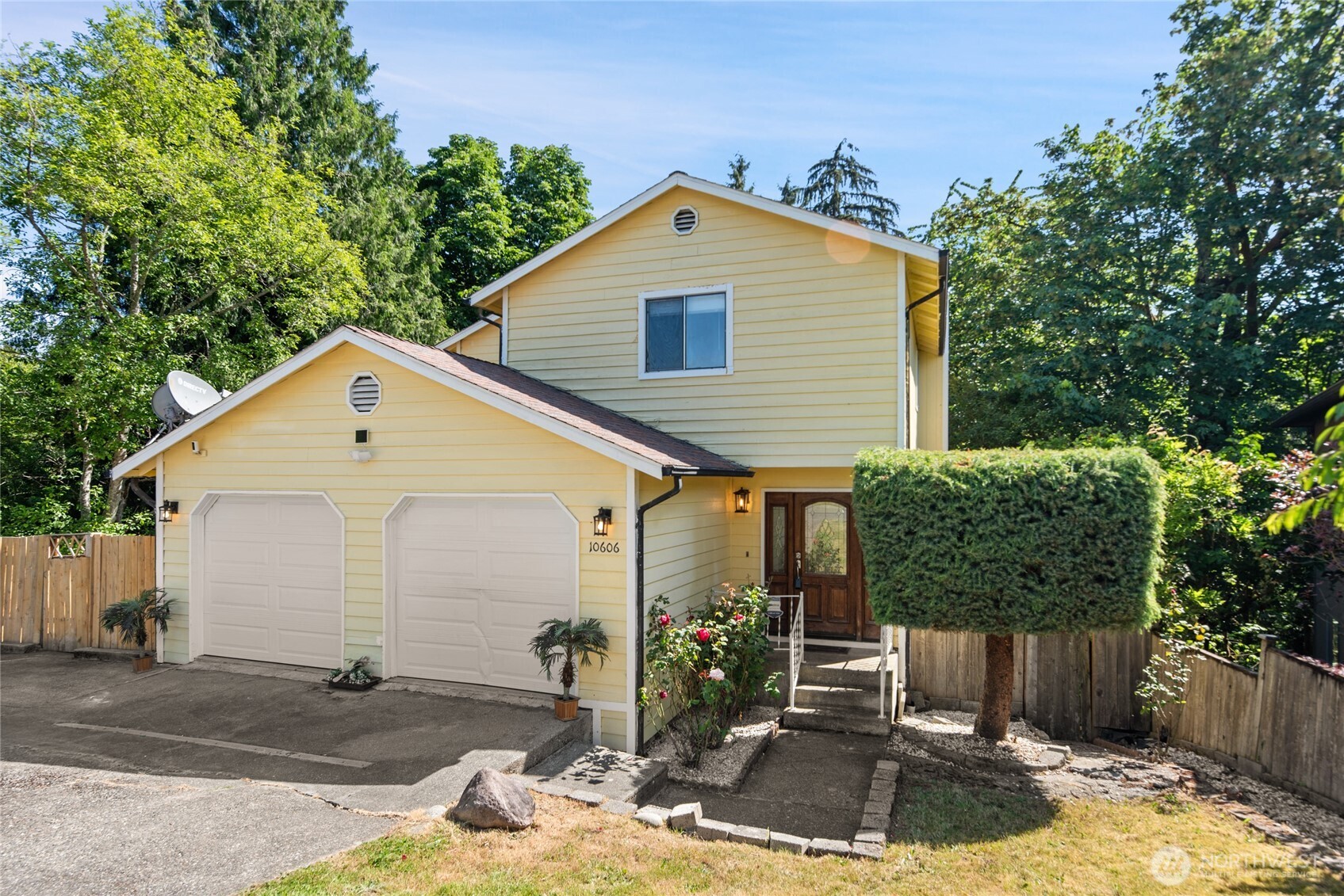 10606 68th Place South Seattle, WA 98178 - Photo 2 of 31 a front view of a house with garden