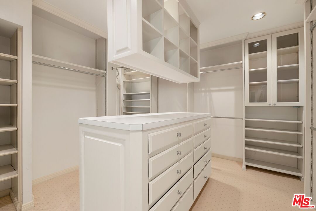 524 North Rockingham Avenue Los Angeles, CA 90049 - Photo 17 of 24 a kitchen with cabinets and window