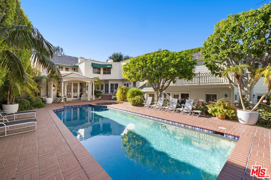 524 North Rockingham Avenue Los Angeles, CA 90049 - Photo 20 of 24 a view of a house with pool and sitting area