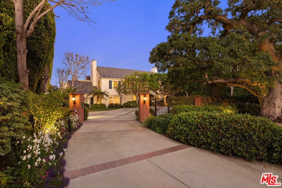 524 North Rockingham Avenue Los Angeles, CA 90049 - Photo 3 of 24 a view of a pathway both side of building