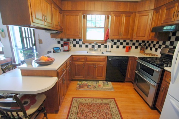 16 Brook Street Plympton, MA 02367 - Photo 4 of 29 Gallery Image 4