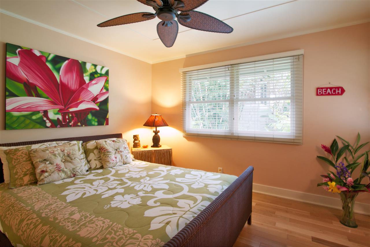 261 Awalau Road Haiku, HI 96708 - Photo 17 of 29 a bedroom with a bed and a window