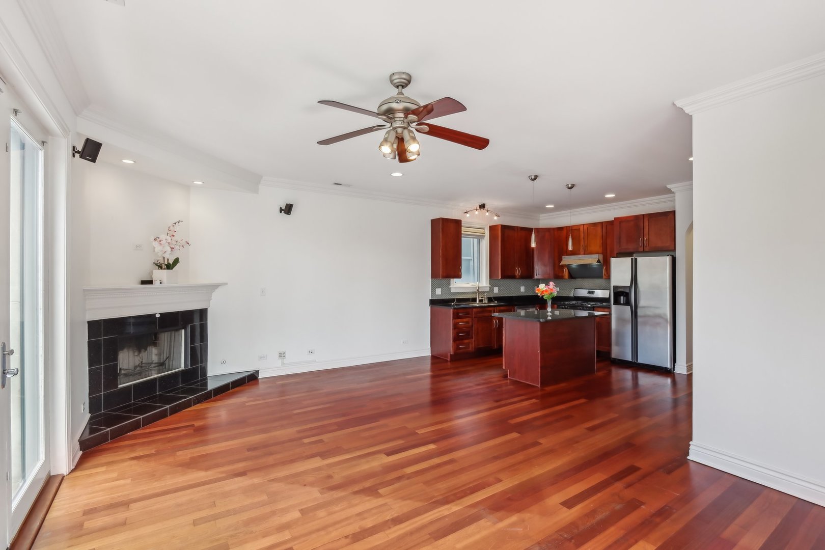 839 South Miller Street, Unit 2 Chicago, IL 60607 - Photo 4 of 29 Gallery Image 4